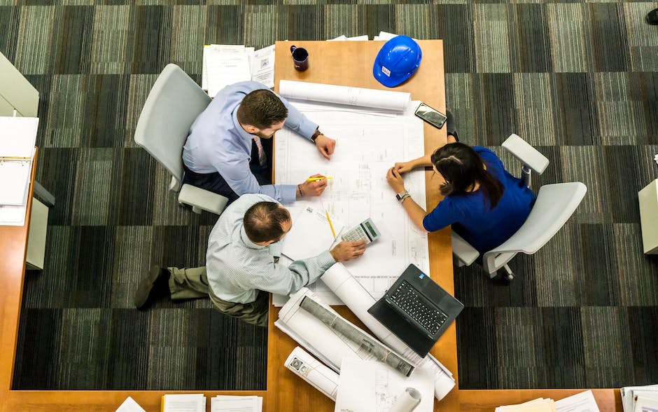 Image of a team discussing strategies for adaptive management